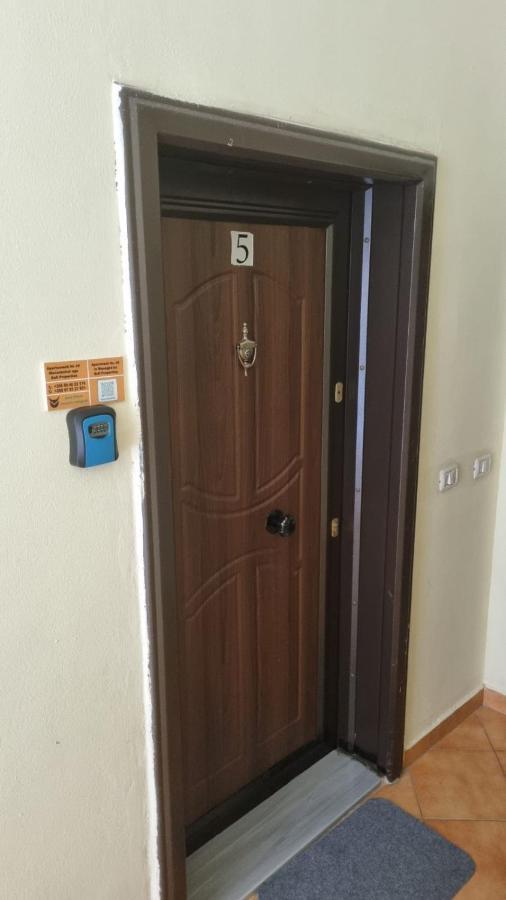 Liqeni Thate, Tirane Διαμέρισμα Εξωτερικό φωτογραφία