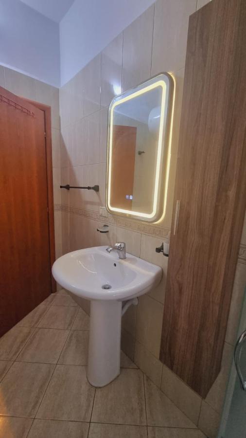 Liqeni Thate, Tirane Διαμέρισμα Εξωτερικό φωτογραφία